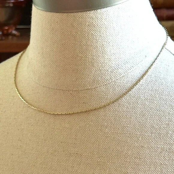 Delicate Gold Tone Chain Necklace 18" Thin Design Women's Jewelry - Picture 3 of 7